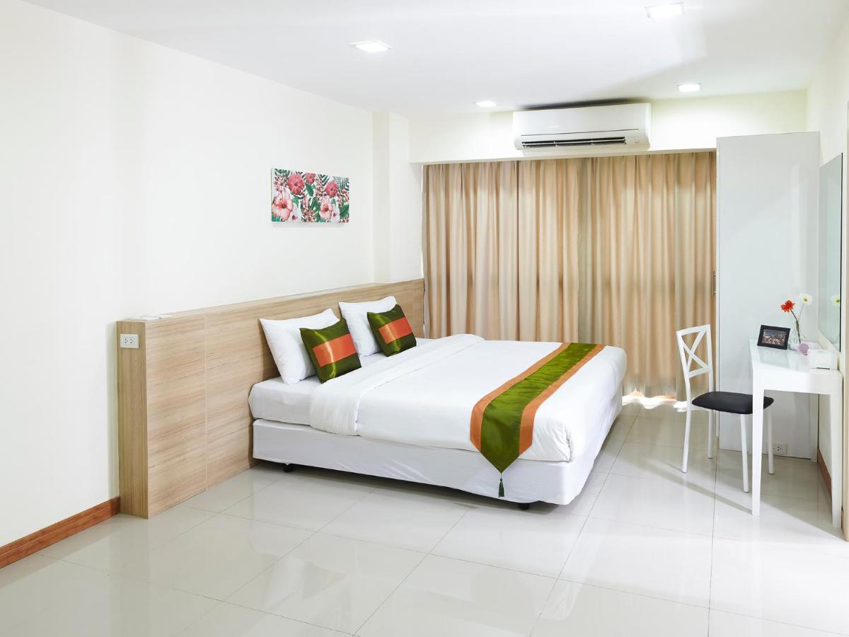 The Plimplace Hotel Bangkok Exterior photo